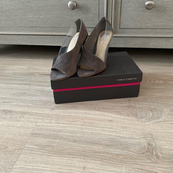 New Vince Camuto heels. - Picture 3 of 3